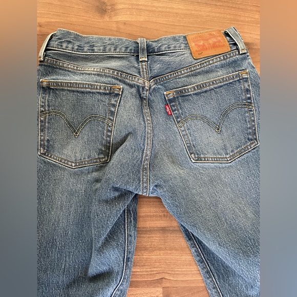 Levi’s cropped distressed mom jeans size 27 button front - Picture 4 of 7